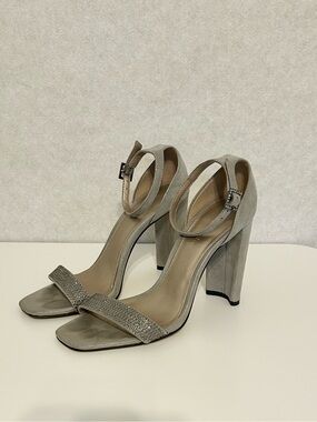 Pelle Moda Gabi 3 Shimmer Suede Ankle Strap Sandals Block Heels 7 Leather Silver
